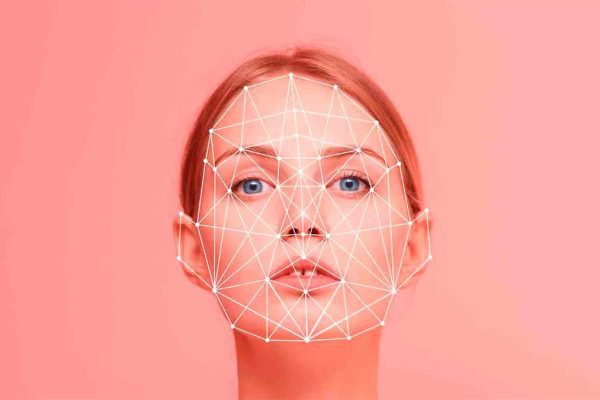 Inglaterra y Gales: primeros en el mundo en convertir el porno «deepfake» en un delito grave