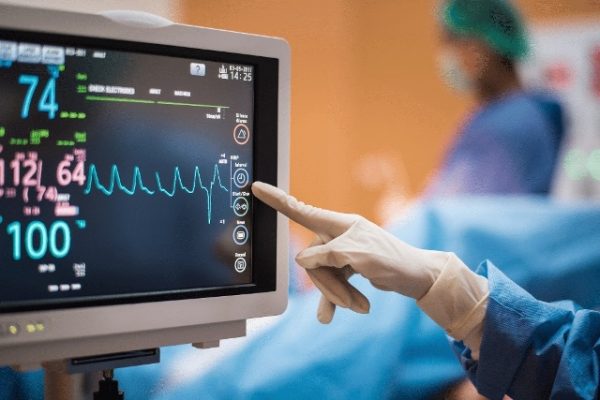 Salud: el monitoreo con IA de pacientes de alto riesgo redujo las muertes en un 31%