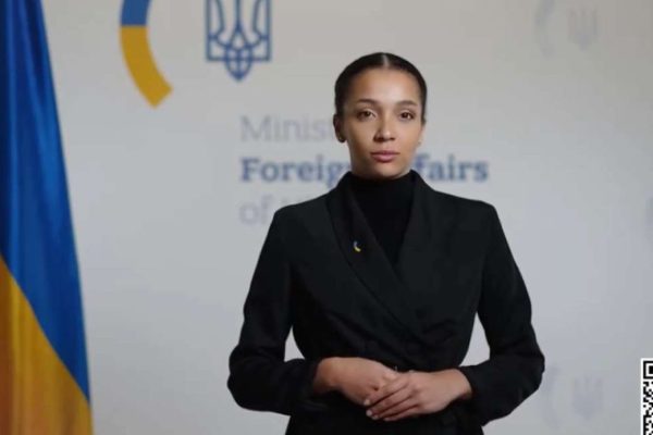 Ucrania crea una representante del Ministerio de Relaciones Exteriores con IA