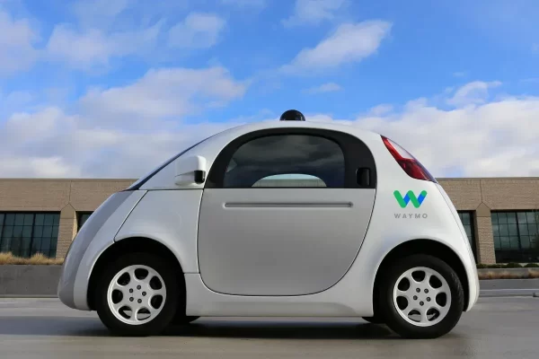 Alphabet invertirá otros U$S 5.000 millones en Waymo, su modelo de conducción autónoma