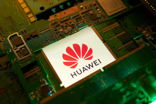 Huawei enfrenta su mayor desafío: las sanciones de EE.UU. frenan su avance en chips de IA