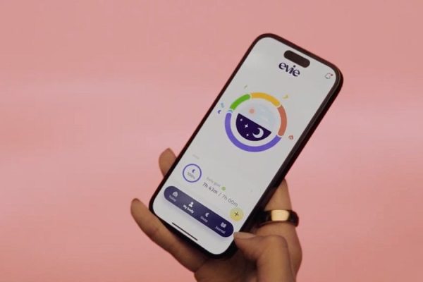 EvieAI: una app de IA que estudió revistas médicas para responder consultas de salud