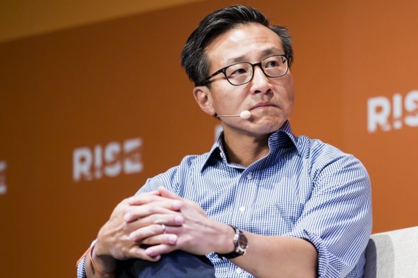 Alibaba lanza nueva versión de su asistente de IA para enfrentar la competencia global
