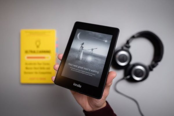 Audible de Amazon: expande su biblioteca de audiolibros narrados por voces de IA