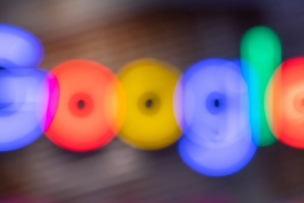 Google no se ve bien: bajan las búsquedas y la amenaza de la IA generativa se hace mayor