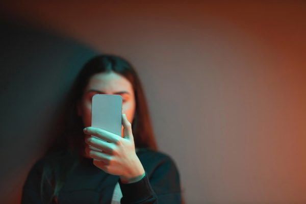 xAI y Grok: los system prompts que muestran a un chatbot con “personalidades” peligrosas