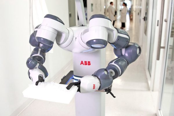 SoftBank refuerza su apuesta por la robótica: compra la unidad de ABB por U$S 5.375 millones