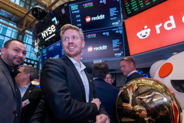 Reddit lleva a los tribunales a SerpApi, Perplexity y otras tres por robo de datos
