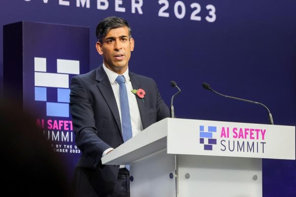 El ex primer ministro inglés ahora asesora a Microsoft y Anthropic para regular la IA